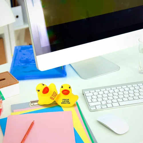 Vista 5 de Juego de 60 patos de goma inspiradores a granel, regalos de agradecimiento motivacionales y recuerdos de fiesta, recompensas de regreso a clases