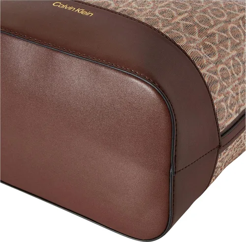 Vista 4 de Calvin Klein - Bolsa Gabrianna al hombro para mujer