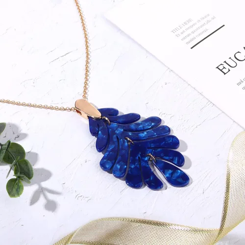 Vista 3 de ARATLENCH Aretes de acrílico con dije Collar largo con dije de hoja de resina, tortuga y hoja de palma, aretes de moda para mujer