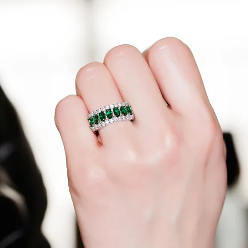 Vista 3 de Uloveido 7 piedras de circonio cúbico verde media lunamenisco anillos compromiso, los mejores regalos para mujeres niñas tamaño 6 7 8 9 J501