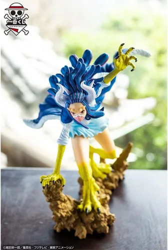 Vista 3 de Ichibansho Figure - Una pieza - Ulti (Glitter of Ha), estatua coleccionable de Bandai Spirits