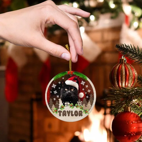 Vista 3 de Adorno personalizado de gato negro para regalo de Navidad de 2.90 x 2.90 pulgadas, acrílico personalizado con nombre de mascota, árbol para colgar