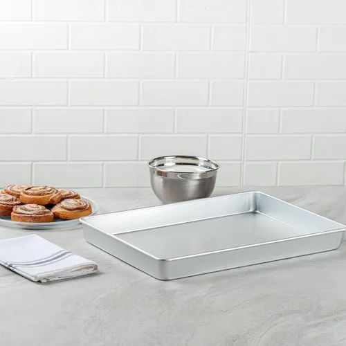Vista 3 de Restaurantware-Met Lux Molde para Hornear de Lados Rectos de 18 x 12 x 2 Pulgadas, 1 Molde Rectangular para Pastel - Listo para Horno, Congelable