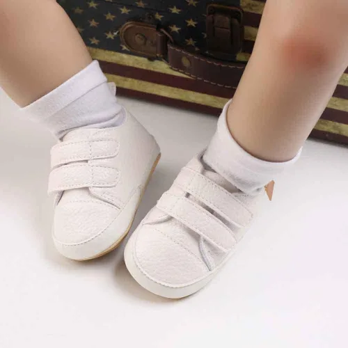 Vista 2 de Zapatos de lona y mezclilla con diseño de estrella para bebé - Tenis con suela suave antideslizante y caña alta, ideales para los primeros pasos