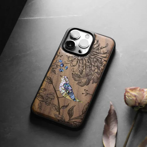 Vista 4 de Carveit Funda protectora de madera de diseñador para iPhone 13 Pro (grabado de madera e incrustaciones de concha) compatible con 13 Pro MagSafe