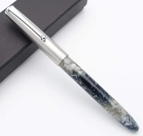 Vista 5 de JINHAO 51A Pluma estilográfica acrílica de celuloide con tapa de acero (rojo fluorescente, punta extrafina, 0.015 in)
