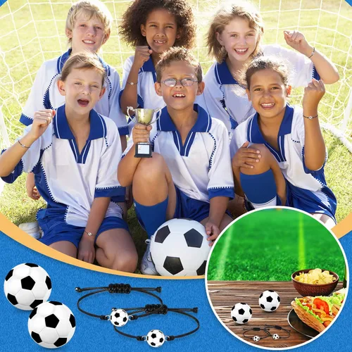 Vista 5 de Juego de 48 piezas de suministros de fiesta de fútbol, 24 pulseras inspiradoras de fútbol, 24 mini bolas de espuma antiestrés para deportes, fiesta