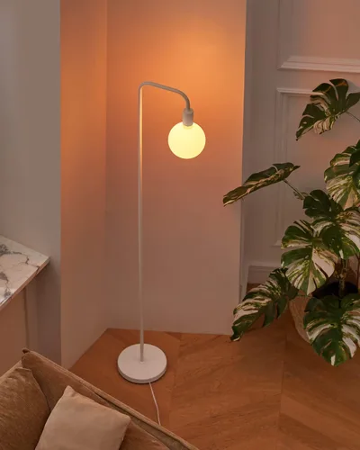 Vista 8 de ONEWISH Lámpara de pie para sala de estar, lámpara de pie minimalista con bombilla LED moderna, vidrio blanco esmerilado de 6 pulgadas, 1800 K