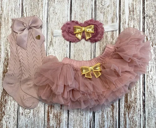 Vista 6 de Personalized Baby Girl Outfit Circular Floral Wreath Design Gold Glitter Optional Accessories
