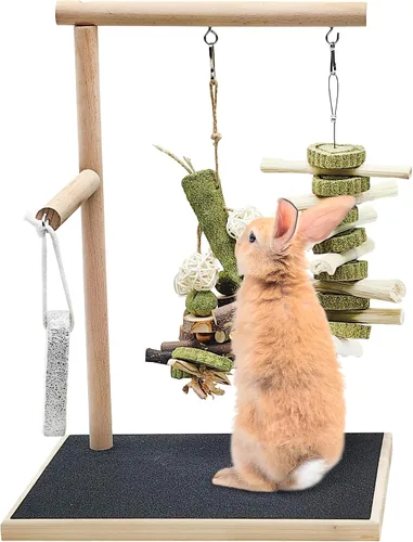 Vista 8 de kathson Juguetes masticables para conejos para moler dientes, tablero de rascado de madera para conejos con almohadillas para las patas, plataforma