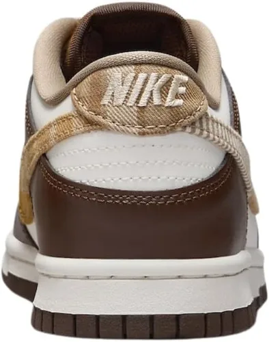 Vista 42 de Nike Kid's Dunk Low Sneaker