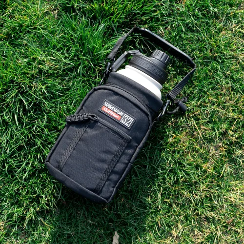 Vista 7 de Wild Wolf Outfitters El mejor soporte para botellas, número 1, para botellas de 32 oz. Lleve, proteja y aísle su cantimplora con este portabotella