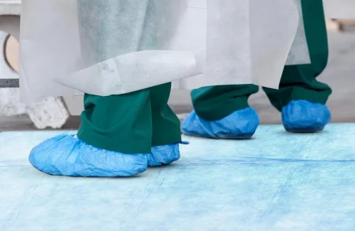 Vista 5 de American Hospital Supply Tapete desechable absorbente [40 x 28 pulgadas], tapete médico quirúrgico con hoja trasera antideslizante, parte inferior