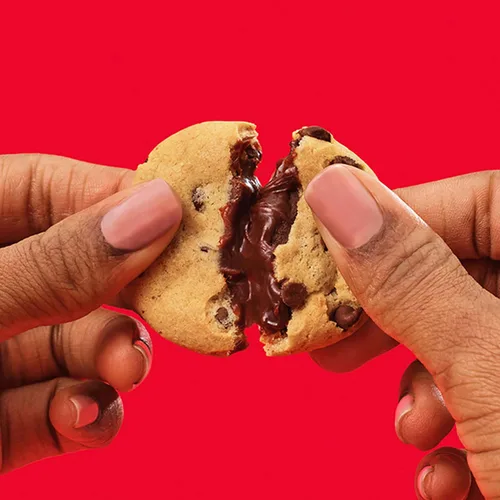 Vista 10 de CHIPS AHOY! Paquete variado de galletas, chispas de chocolate original, chispas de chocolate masticables con tazas de mantequilla de maní Reese's