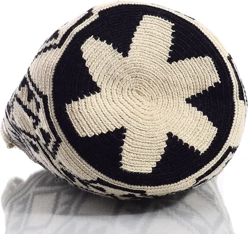 Vista 4 de WYOU Designer Collection, Handwoven Hobo Bucket Bag in Wayuu Crochet
