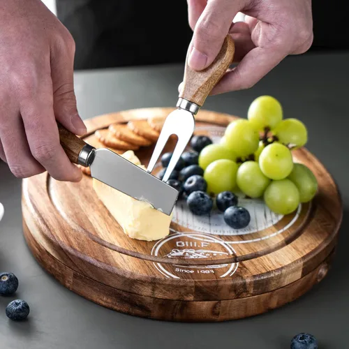 Vista 6 de Juego de tablas de queso de madera de acacia, tabla de charcutería y plato para servir queso con 4 cuchillos de queso de acero inoxidable, ideal