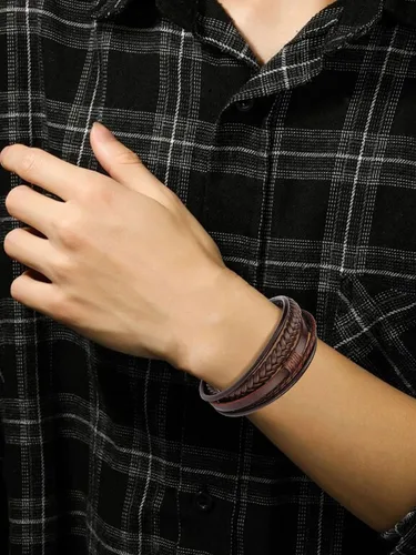 Vista 3 de Pulseras de cuero para hombre, pulseras de cuero trenzado multicapa con cierre magnético, pulsera ajustable para niños