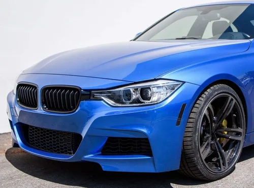 Vista 7 de iJDMTOY Marcas Laterales de Parachoques Delantero con Lente Fumada Negra Brillante Compatibles con BMW F30 F31 LCI Serie 3 320i 340i de 2016-2018