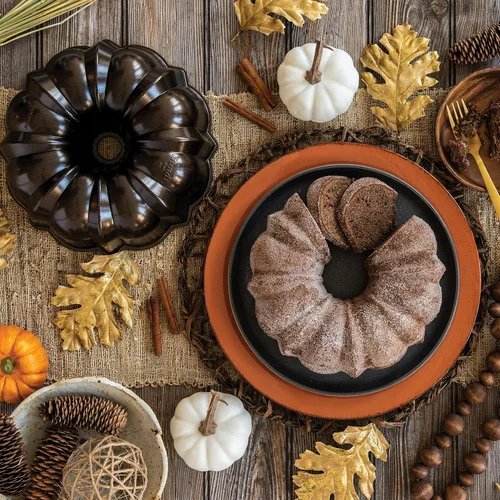 Vista 2 de Nordic Ware Bundt Original, 12 tazas, bronce