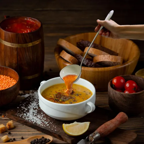 Vista 5 de Cucharas de sopa blancas de 12.2 pulgadas, cucharas de cocina grandes de acero esmaltado, cucharones de salsa para servir