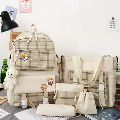 Vista 6 de Juego de 5 mochilas Kawaii de lona con bonitos alfileres colgantes de oso a cuadros, asa a cuadros, bolsa de hombro, Caqui