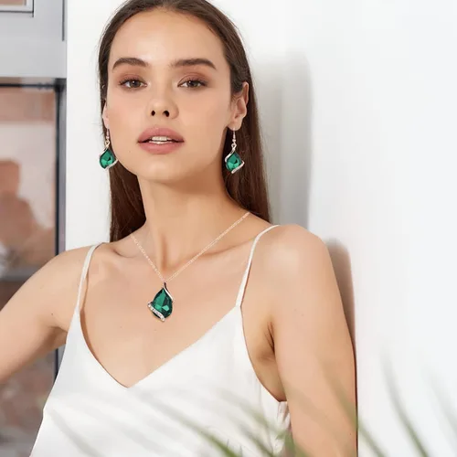 Vista 3 de Juego de joyas para mujer, regalo para el día de San Valentín, collar y aretes de cristal en forma de corazón