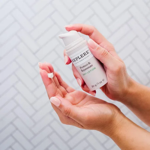Vista 5 de Replere - Protege y rejuvenece la loción de día - Hidratante facial totalmente natural con ácido hialurónico, Coffea Arábica y Aloe