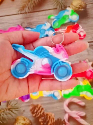 Vista 3 de Paquete de 30 mini juguetes sensoriales a granel para aliviar la ansiedad, regalos de fiesta para el aula, formas de motocicleta deportiva