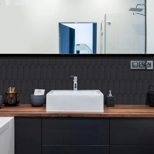 Vista 5 de Protector contra salpicaduras para cocina, diseño más grueso, protector contra salpicaduras de plumas negras mate de primera calidad, azulejos sin