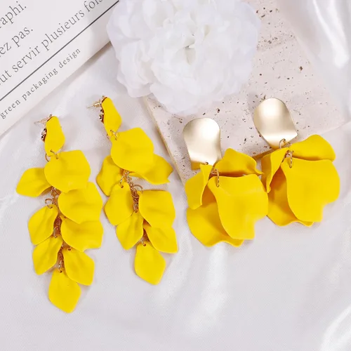 Vista 6 de SOMEITIA 2 pares de aretes colgantes de pétalos de rosa para mujeres y niñas, aretes colgantes de flores acrílicas, multicolor, bohemio, resina