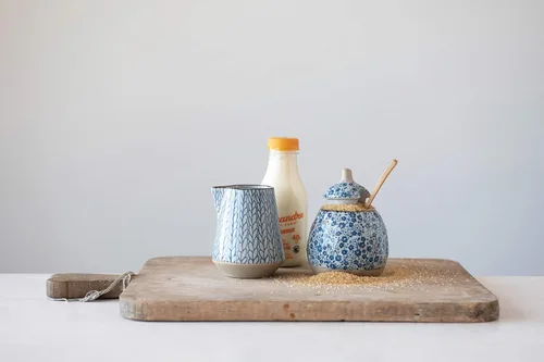 Vista 14 de Creative Co-Op Azúcar y crema de gres pintada a mano (juego de 2 piezas)