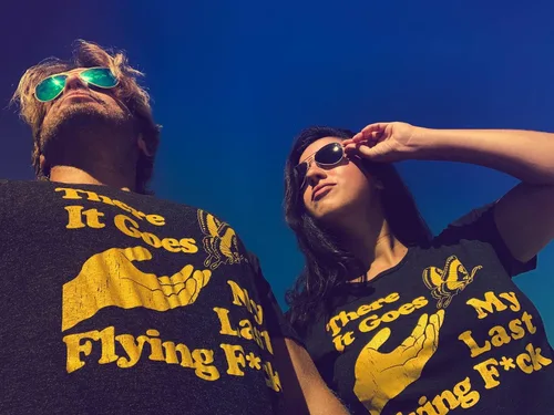 Vista 3 de Camiseta sarcástica divertida para hombre There Goes My Last Flying F*ck