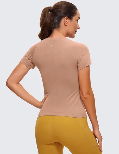 Vista 2 de CRZ YOGA Camisetas de entrenamiento sin costuras para mujer, transpirables, de manga corta, para gimnasio, correr, yoga, atléticas