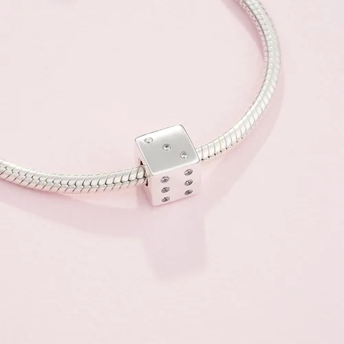Vista 5 de Pandora Pulsera con dije de dados Impresionante joyería para mujer Regalo para mujeres en tu vida Hecho con plata de ley y circonita cúbica, sin