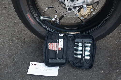 Vista 6 de Kit de reparación de neumáticos sin cámara planos de CO2 para motocicleta, ATV y paquete de mini compresor de aire