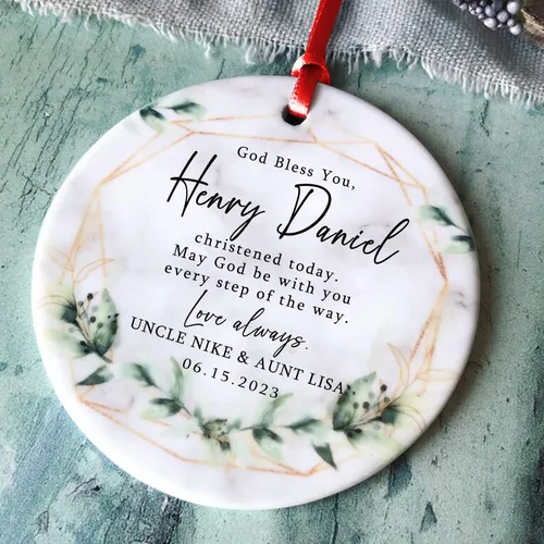 Vista 3 de Recuerdos personalizados de adorno de Navidad para bebé, regalos de bebé que llegan, adornos de cerámica para árbol de Navidad, adornos de primera