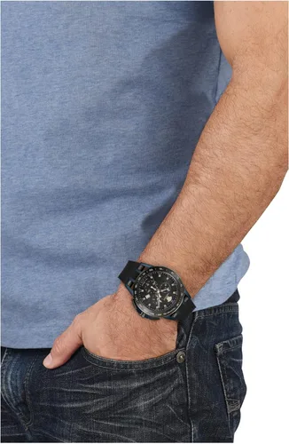 Vista 5 de Versace Reloj deportivo con correa IP Gunmetal de 1772in para hombre VE3E00221 Negro - Tecnología deportiva