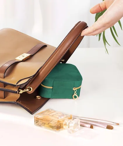 Vista 6 de Quatish Joyero de viaje, organizador de viaje de joyería, caja de joyería pequeña portátil para mujeres, mini estuche de joyería de terciopelo