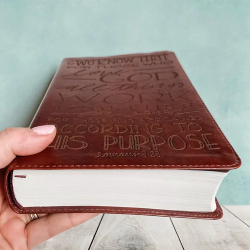 Vista 4 de JOY CREATIVE Biblia de estudio estudiantil ESV Personalizado con nombre El diseño personalizado está escrito a mano y grabado con láser Regalo