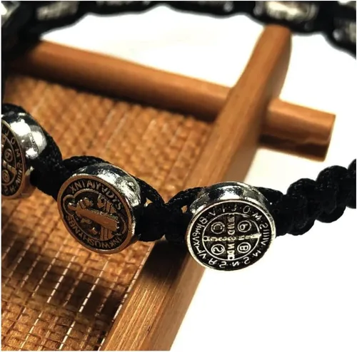 Vista 5 de Pulsera hecha a mano de San Benito, Virgen María, Cruz para mujeres y hombres, cuerda trenzada roja y negra, regalos católicos, joyería religiosa