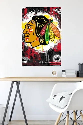 Vista 4 de NHL Chicago Blackhawks - Póster de pared con logotipo Maximalist 23, 34 pulgadas de largo x 22.4 pulgadas de ancho, versión sin marco