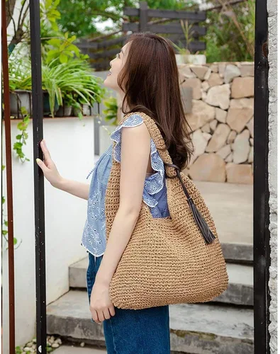 Vista 8 de Bolso de hombro de paja grande suave tejido a mano con borlas negras Boho paja asa tote retro verano playa bolsa de ratán bolso