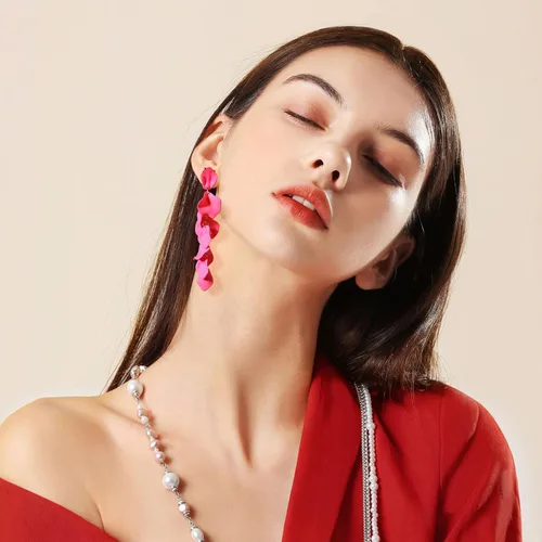 Vista 2 de Dangle Acrylic Petal Earrings - Long Drop Rose Flower Earrings for Women and Girls