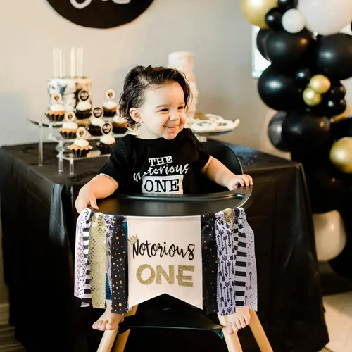 Vista 4 de Notorious ONE - Cartel para silla alta de primer cumpleaños – The Big One Smash Cake Garland