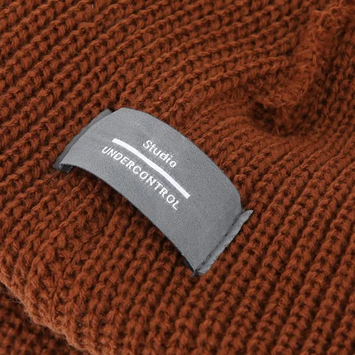 Vista 7 de UNDERCONTROL Gorro de punto unisex con etiqueta de latón dorado para otoño e invierno