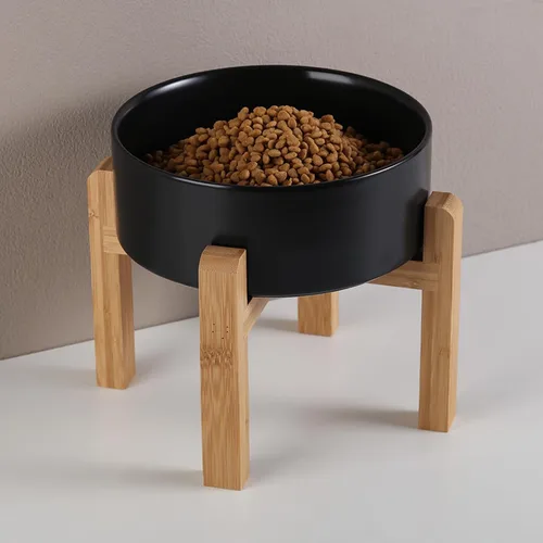 Vista 4 de Cuenco elevado de cerámica negro para perros con soporte de madera para razas pequeñas y medianas, plato de agua pesado, 6 pulgadas antideslizante