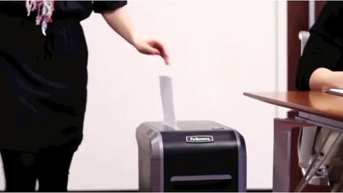 Vista 7 de Fellowes Powershred 4609001 Trituradora de alta potencia, con capacidad de hasta 14 hojas de 99 ms, de micro-cortes, con reversa automática.
