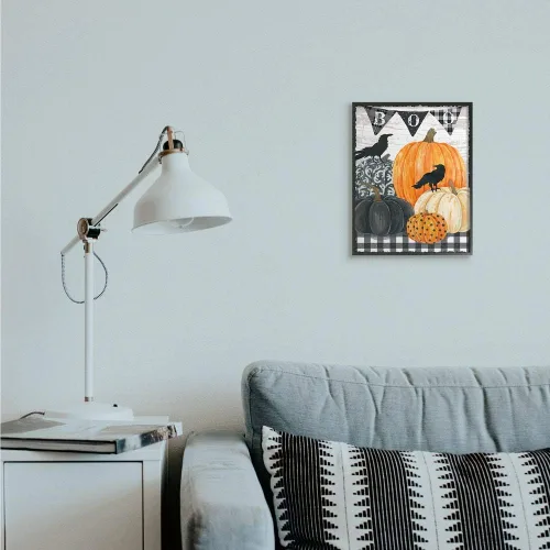 Vista 2 de Stupell Industries Fantástica escena de Halloween, mesa de granja, cuervos de calabaza, diseñado por Andrea Tachiera, arte de pared, 11 x 14, marco
