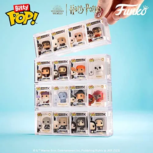 Vista 9 de Funko Bitty POP! HP - Harry en Robe con Bufanda, Pack de 4 - Harry Potter, Draco Malfoy, Dobby y una Mini Figura Misterio Sorpresa - 2.2 Cm