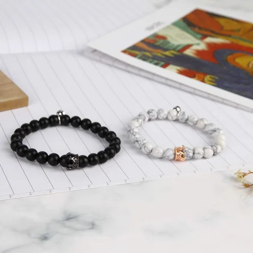 Vista 5 de Pulseras magnéticas para parejas con diseño de corona de rey y reina, pulseras con cuentas de 8 mm.